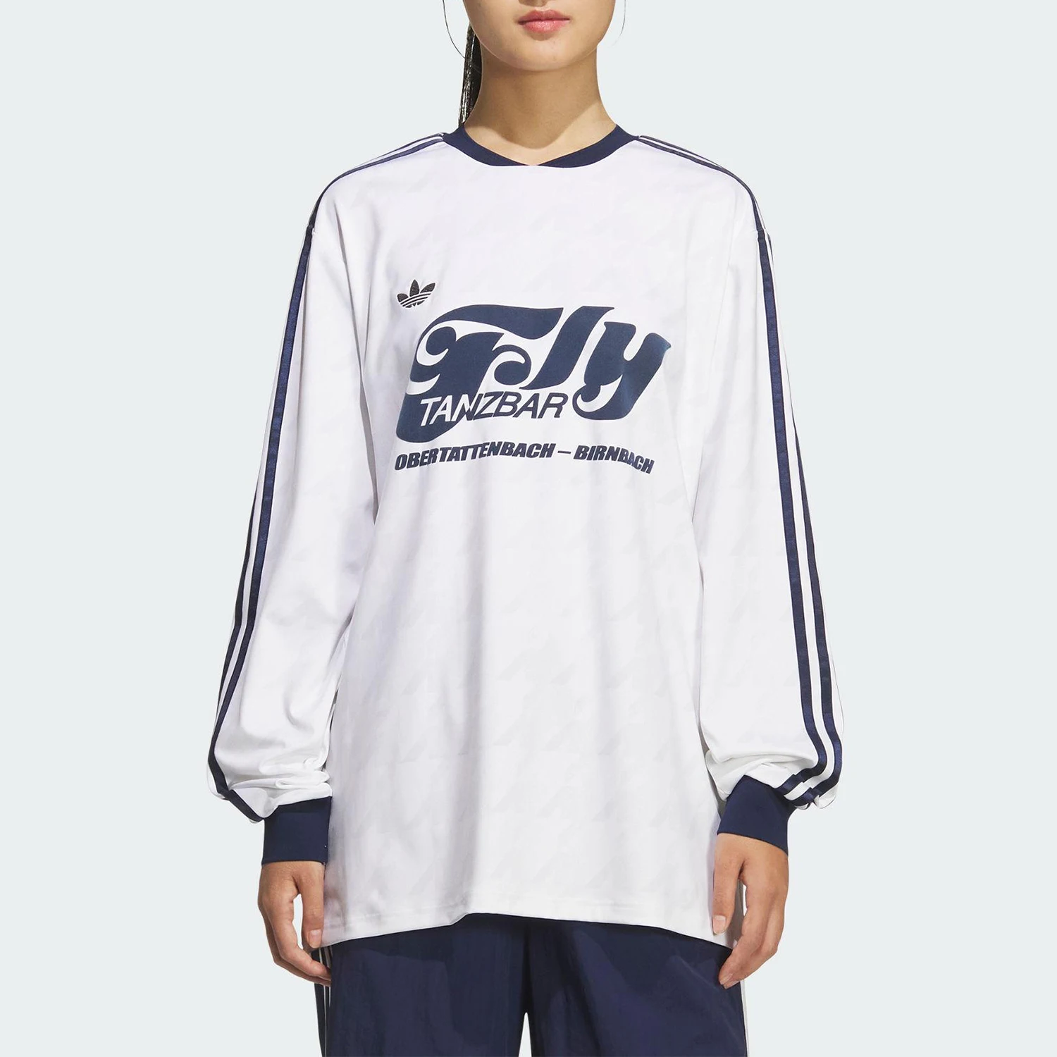 Оригинальная женская свободная футболка Adidas с длинными рукавами, дышащая, для занятий футболом, KF9612
Оригинальная женская свободная футболка Adidas с длинными рукавами, дышащая, для занятий футболом, KF9612