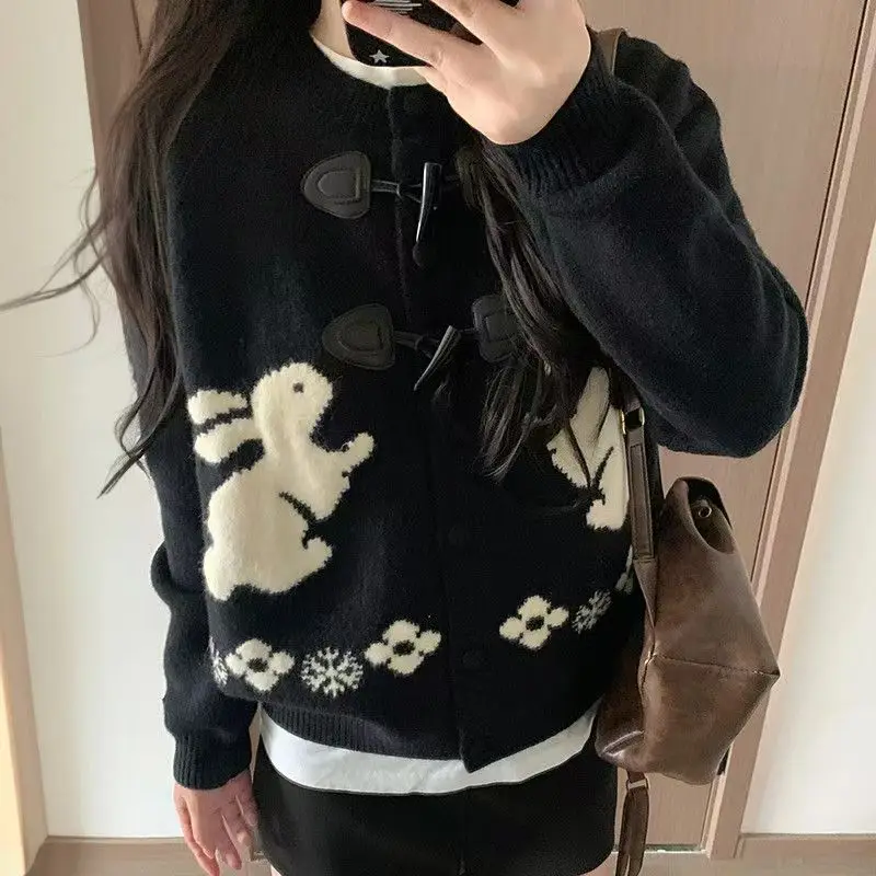 Корейский вязаный кардиган с героями мультфильмов, женский черный свитер в стиле Харадзюку, верхняя одежда, винтажная уличная одежда, трикотаж, зимние джемперы с длинными рукавами
Корейский вязаный кардиган с героями мультфильмов, женский черный свитер в стиле Харадзюку, верхняя одежда, винтажная уличная одежда, трикотаж, зимние джемперы с длинными рукавами