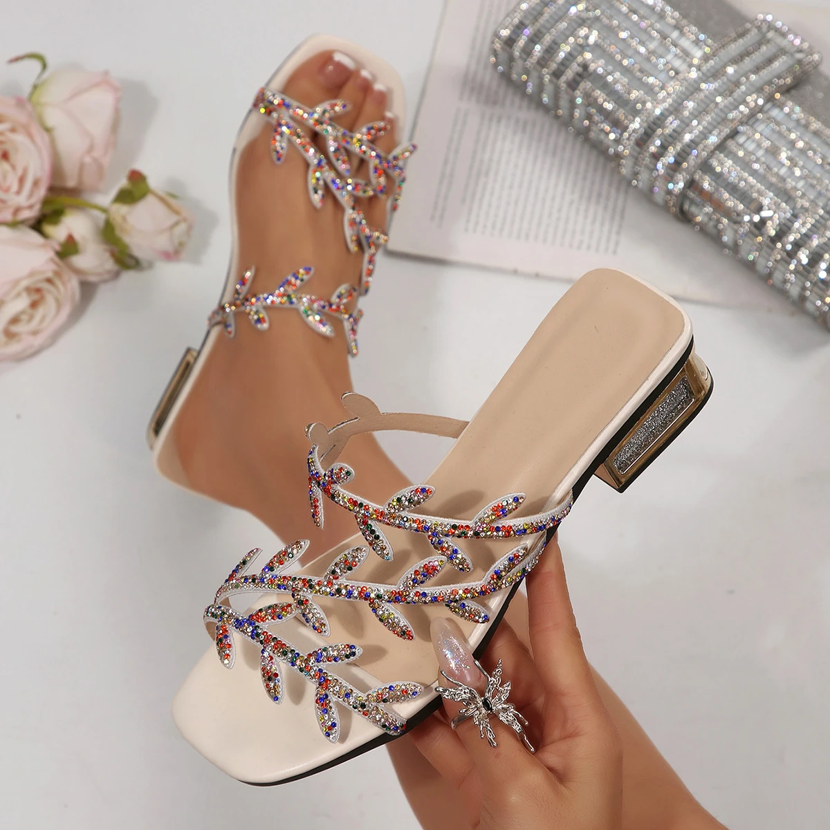 Женские сандалии 2025 года, сандалии с узким ремешком и кристаллами, роскошные туфли на высоком каблуке со стразами, повседневная обувь, женская модная легкая обувь
Женские сандалии 2025 года, сандалии с узким ремешком и кристаллами, роскошные туфли на высоком каблуке со стразами, повседневная обувь, женская модная легкая обувь