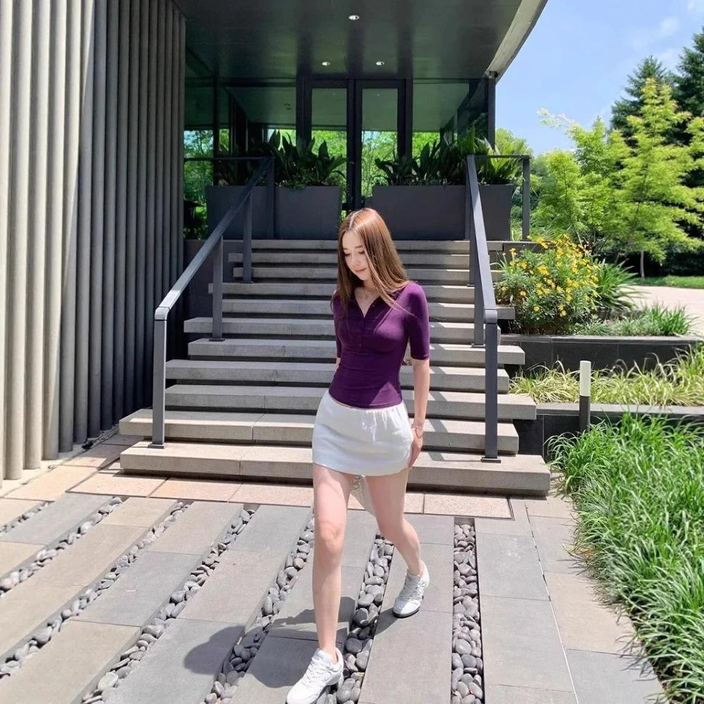 Модный тренд, весенняя уличная одежда, однотонные топы с отложным воротником для пикантных девушек, повседневная универсальная футболка с рукавами пять четвертей 2000-х годов
Модный тренд, весенняя уличная одежда, однотонные топы с отложным воротником для пикантных девушек, повседневная универсальная футболка с рукавами пять четвертей 2000-х годов