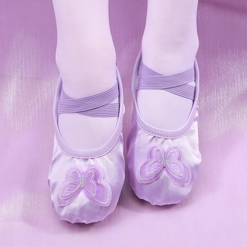New Satin Dance Shoes for Children, Stage Performance Ballet Shoes, Double-Layer Butterfly Design, Girls' Fitness Cat-Claw Style
New Satin Dance Shoes for Children, Stage Performance Ballet Shoes, Double-Layer Butterfly Design, Girls' Fitness Cat-Claw Style
