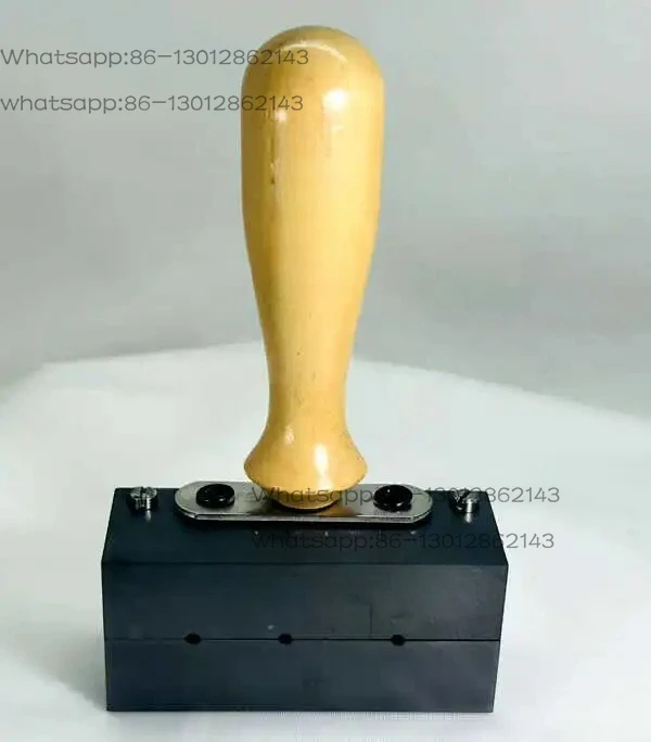 1-----Heart shaped mold lamp burner glass tool
1-----Heart shaped mold lamp burner glass tool