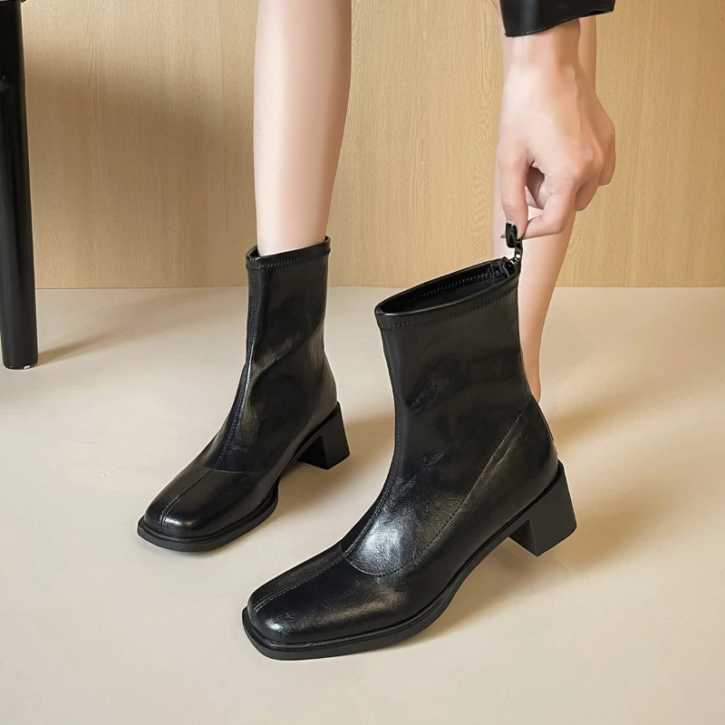 Winter Padded Cotton Shoes Women Plush Soft Leather Long Boot Warm High-heel Fur High Knee Riding Mid-heel Boots Comfortable
Winter Padded Cotton Shoes Women Plush Soft Leather Long Boot Warm High-heel Fur High Knee Riding Mid-heel Boots Comfortable
