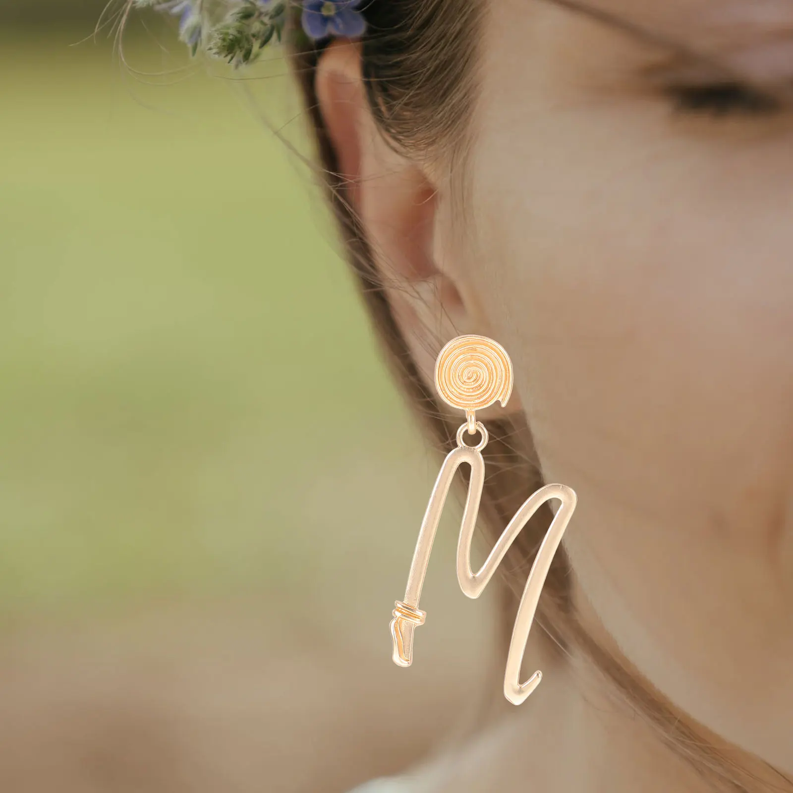 1 Pair Metal M Letter Ear Studs Statement Earrings Women Jewelry Lightweight Fashion Accessories
1 Pair Metal M Letter Ear Studs Statement Earrings Women Jewelry Lightweight Fashion Accessories