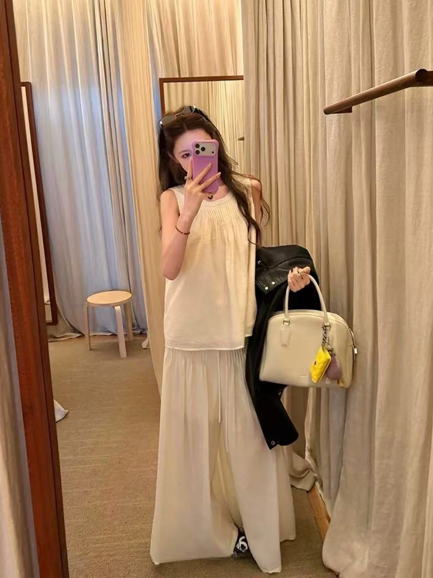 Women's round Neck Sleeveless Vest Top Set Casual Loose Wide Leg Pants Two Piece Spring 2026 Fashion High Waist Pure Color
Women's round Neck Sleeveless Vest Top Set Casual Loose Wide Leg Pants Two Piece Spring 2026 Fashion High Waist Pure Color