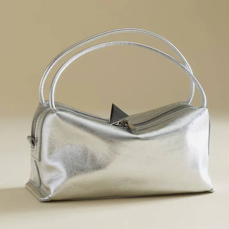 2026 New PU Leather Glossy Handbag for Women Small Square Bag Lightweight Niche High-End Crossbody Pillow Bag
2026 New PU Leather Glossy Handbag for Women Small Square Bag Lightweight Niche High-End Crossbody Pillow Bag