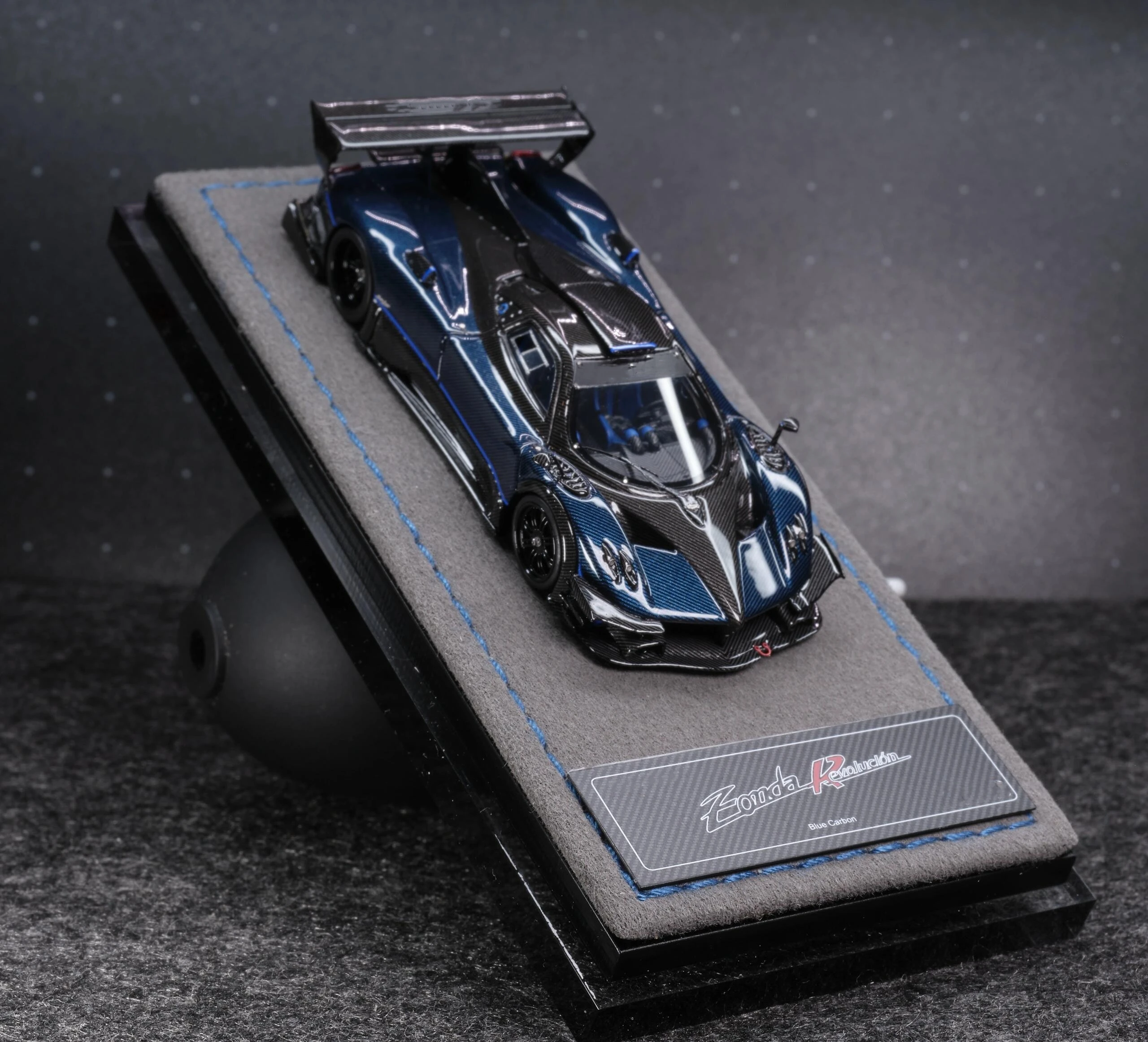 DMH 1:64 Zonda Blue carbon fiber Diecast Model Car Resin Limited edition
DMH 1:64 Zonda Blue carbon fiber Diecast Model Car Resin Limited edition