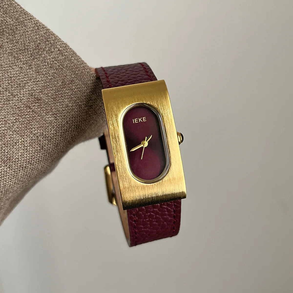 Vintage Temperament Wine Red Serie Belt Quartz Watch for Women's Girl Watch Women's Accessories
Vintage Temperament Wine Red Serie Belt Quartz Watch for Women's Girl Watch Women's Accessories