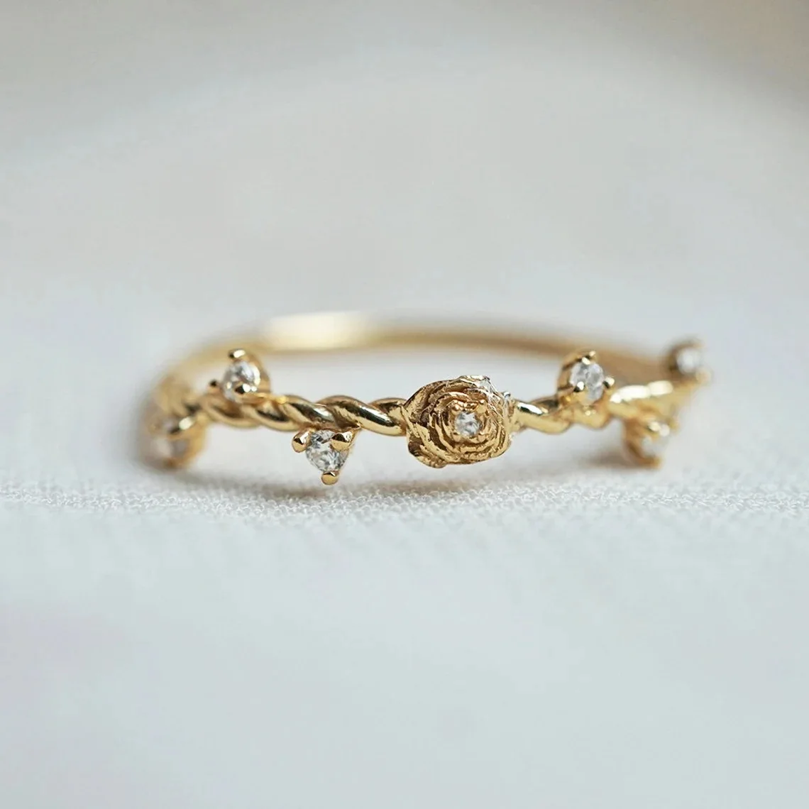 Romantic Vintage 925 Solid Siilver Rose Heart Rope Fine Rings for Women Chic Gold Stackable Pinky Tail Finger Band Hand Jewelry
Romantic Vintage 925 Solid Siilver Rose Heart Rope Fine Rings for Women Chic Gold Stackable Pinky Tail Finger Band Hand Jewelry