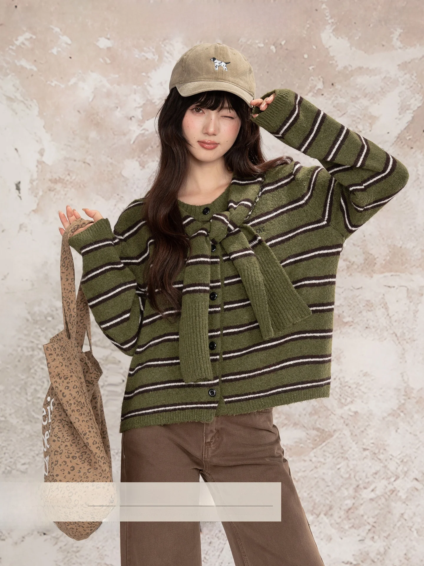 Вязаный женский кардиган Loveheynew в полоску с цветовыми блоками, повседневный, осенне-зимний, модный, в студенческом стиле, с длинными рукавами
Вязаный женский кардиган Loveheynew в полоску с цветовыми блоками, повседневный, осенне-зимний, модный, в студенческом стиле, с длинными рукавами