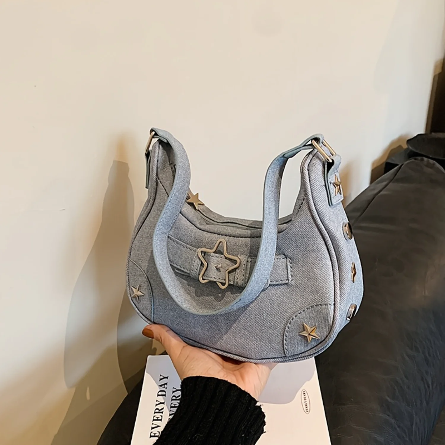 Vintage Crescent Shoulder Bag, Retro Underarm Hobo Women's Fashion Y2K Handbag & Purse
Vintage Crescent Shoulder Bag, Retro Underarm Hobo Women's Fashion Y2K Handbag & Purse
