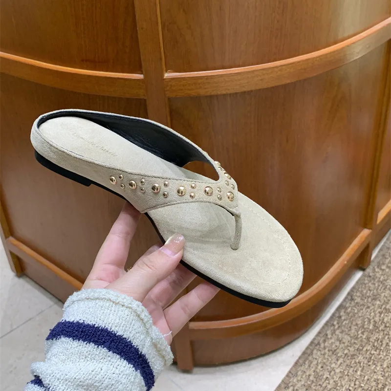 Retro Clip Toe Flip-flops Women Outside Wear 2026 Summer Hundreds of Vacation Style Sandals Beach Flat Sandals,Fashion,35-40
Retro Clip Toe Flip-flops Women Outside Wear 2026 Summer Hundreds of Vacation Style Sandals Beach Flat Sandals,Fashion,35-40