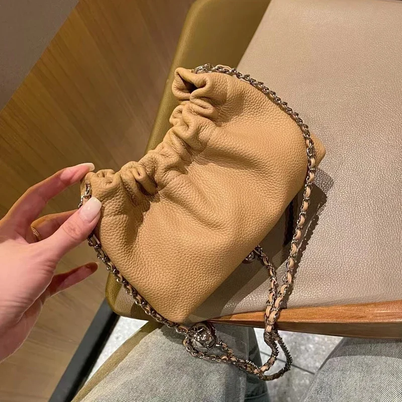 Ruched Design Hasp Open Cloudy Hobo Clutch Bag Beige Small Chain Strap Women Crossbody Bag 100% Cowhide Leather Soft Daily Purse
Ruched Design Hasp Open Cloudy Hobo Clutch Bag Beige Small Chain Strap Women Crossbody Bag 100% Cowhide Leather Soft Daily Purse