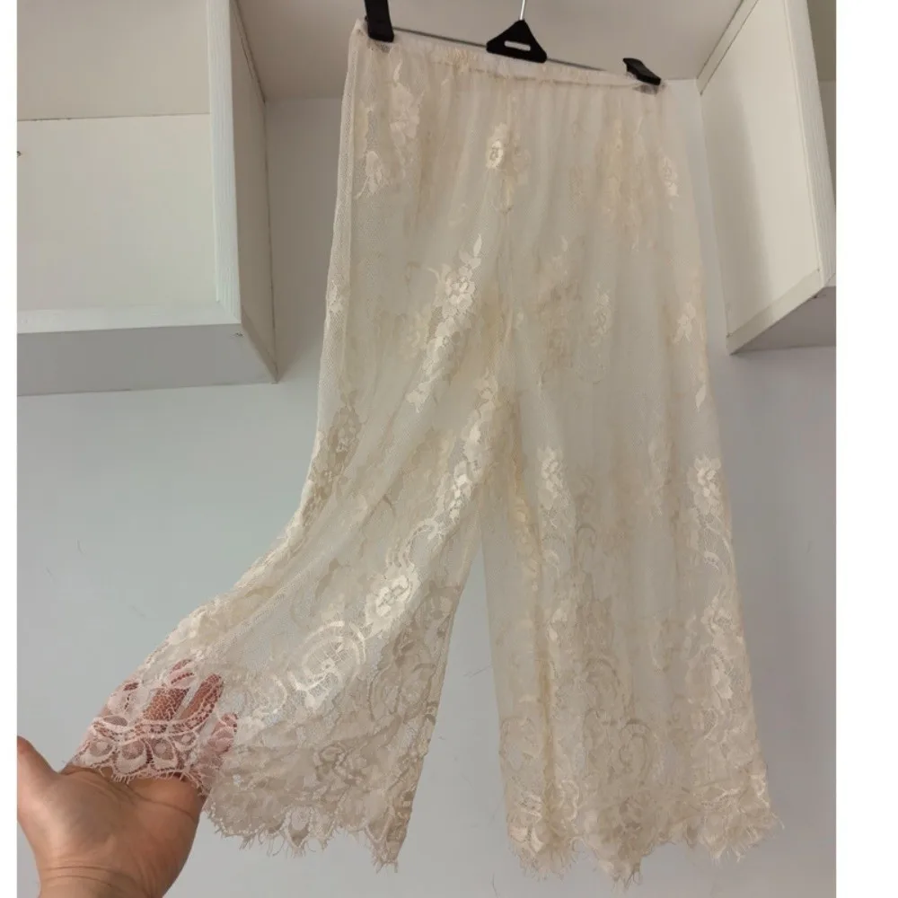 Elastic Waistband Lace Underwear Cropped Pants Single Thin Layer Anti Expose Legging Pant Skin-Friendly Breathable
Elastic Waistband Lace Underwear Cropped Pants Single Thin Layer Anti Expose Legging Pant Skin-Friendly Breathable
