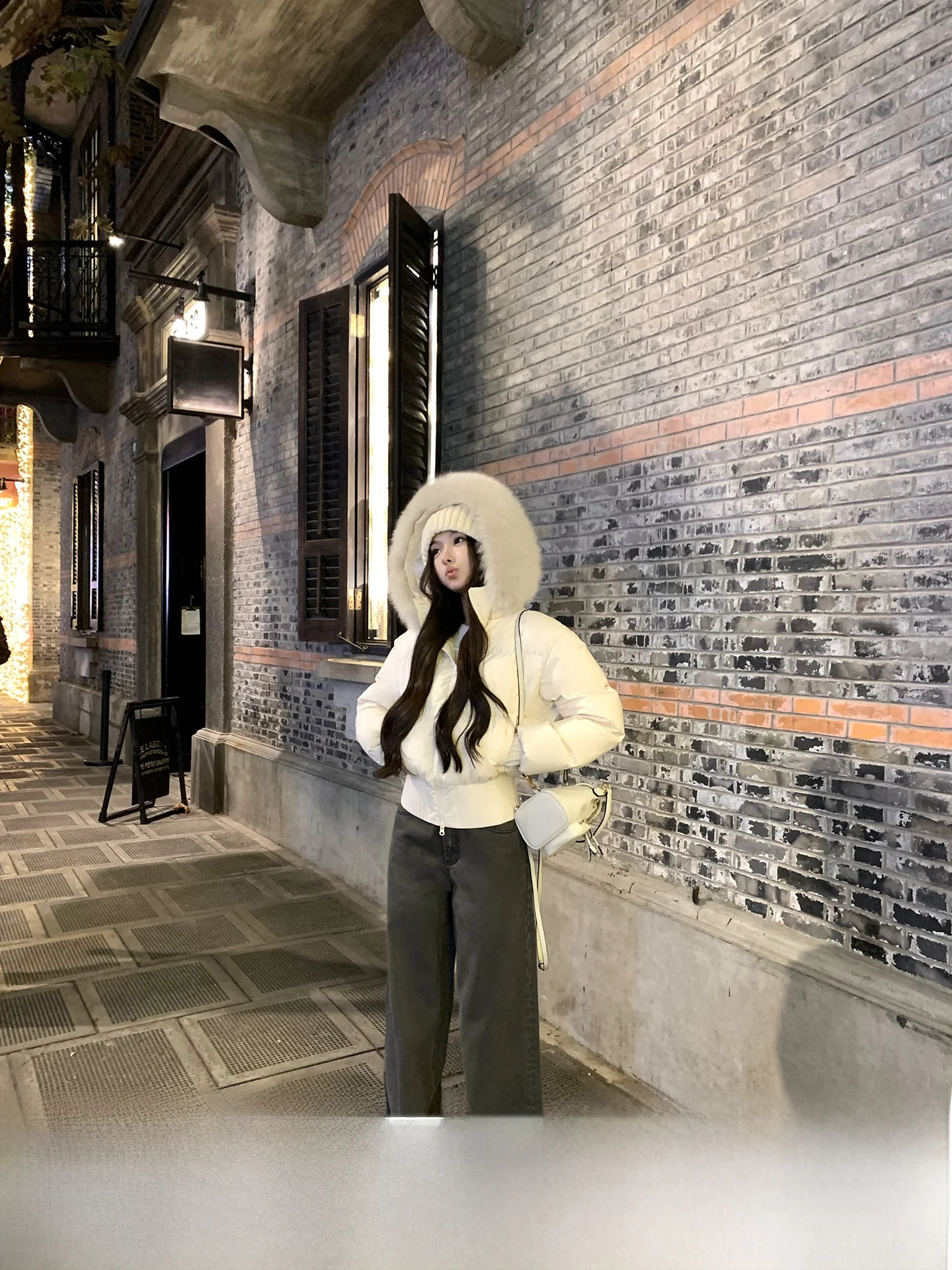 Повседневные универсальные свободные джинсы с широкими штанинами, женские прямые длинные брюки с драпировкой, с высокой талией, из хлопка, на пуговицах, однотонные, для повседневной носки
Повседневные универсальные свободные джинсы с широкими штанинами, женские прямые длинные брюки с драпировкой, с высокой талией, из хлопка, на пуговицах, однотонные, для повседневной носки