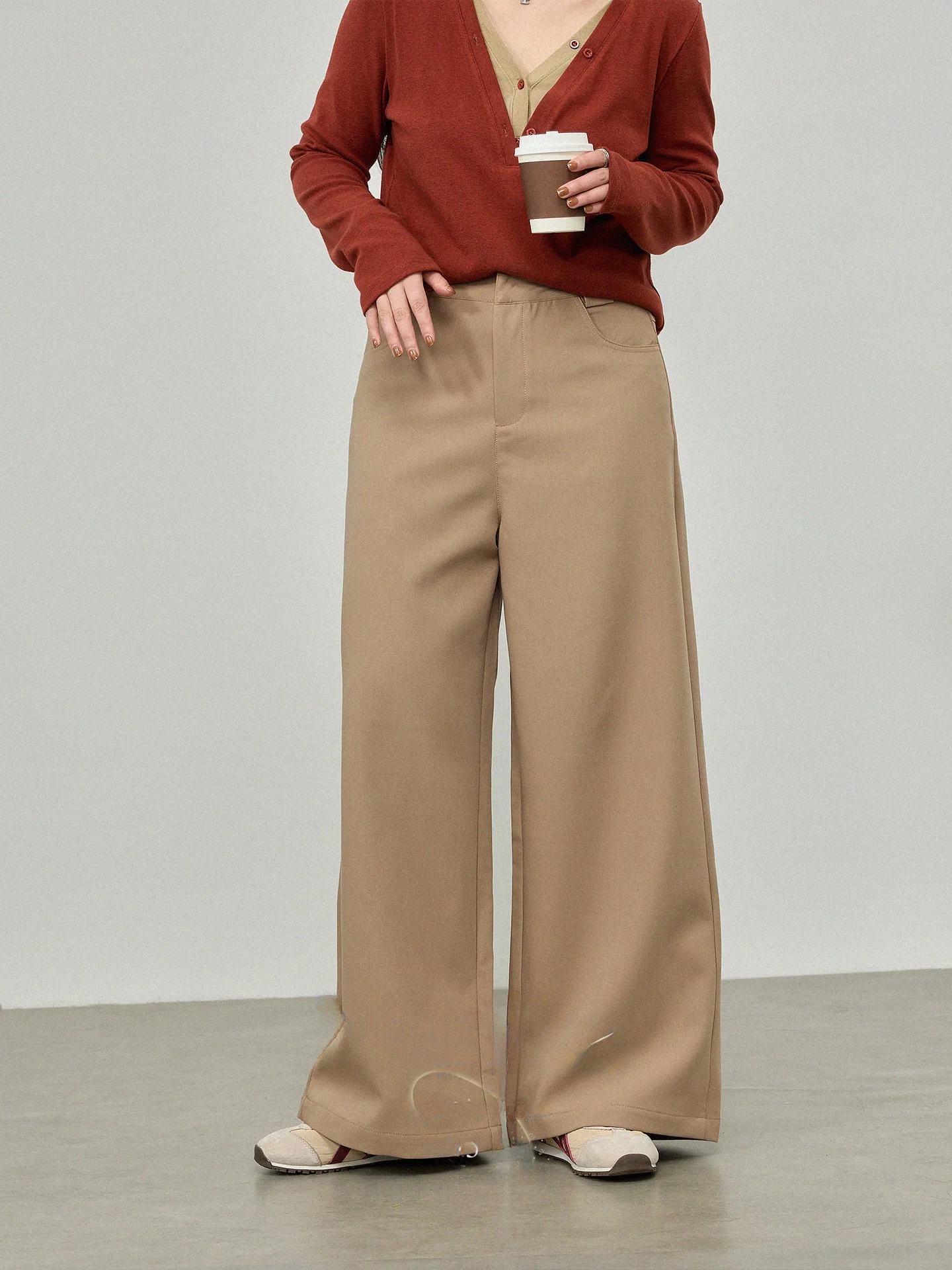 Брюки с высокой талией, прямые, широкие, повседневные, больших размеров, женские, модная осенняя коллекция, удобные, дышащие, из полиэстера
Брюки с высокой талией, прямые, широкие, повседневные, больших размеров, женские, модная осенняя коллекция, удобные, дышащие, из полиэстера