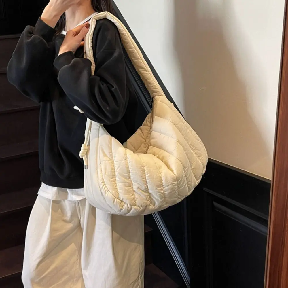 Solid Color Padding Shoulder Bag Versatile Design Pleated Detail Quilted Crossbody Bag Unique Casual Trendy Style
Solid Color Padding Shoulder Bag Versatile Design Pleated Detail Quilted Crossbody Bag Unique Casual Trendy Style