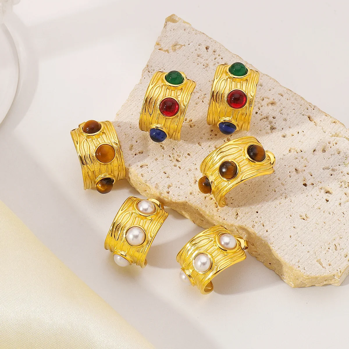Stainless Steel Jewel Stud Earrings for Women Niche Retro Court Style Ear Buckle Jewelry for Women Girls Gifts for Friends
Stainless Steel Jewel Stud Earrings for Women Niche Retro Court Style Ear Buckle Jewelry for Women Girls Gifts for Friends