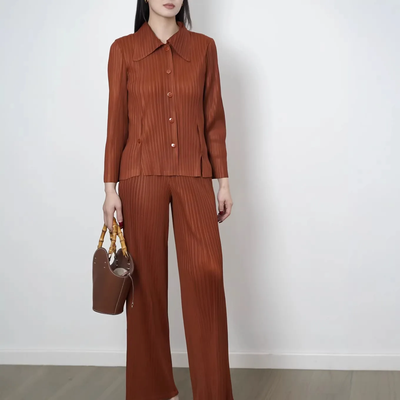 Miyake Folds 2026 New Spring and Summer Women's Matching A Whole Set of Shirt Top Fashion Straight Pants Suit Two-piece Set
Miyake Folds 2026 New Spring and Summer Women's Matching A Whole Set of Shirt Top Fashion Straight Pants Suit Two-piece Set