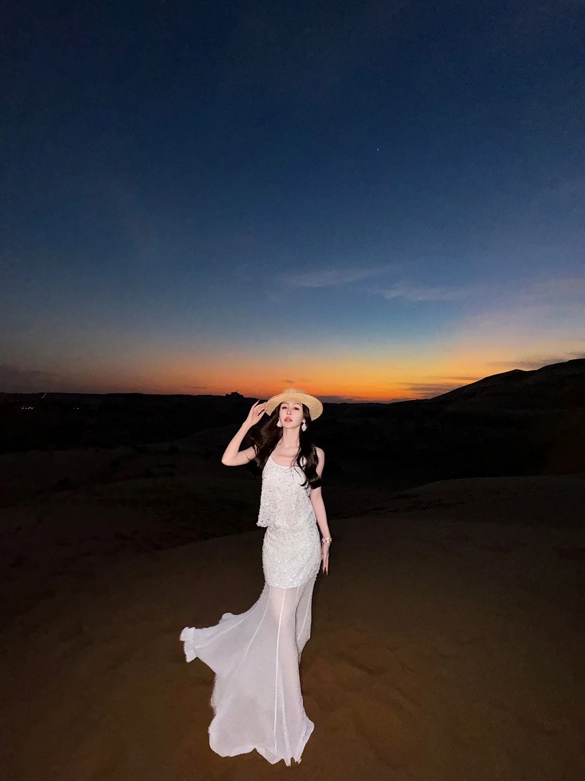 Новинка: Комплект из юбки и топа «Романтическая Рапсодия» от Yuxiao Xiao Ele, с обильной отделкой, из полиэфирного волокна, для ранней осени
Новинка: Комплект из юбки и топа «Романтическая Рапсодия» от Yuxiao Xiao Ele, с обильной отделкой, из полиэфирного волокна, для ранней осени