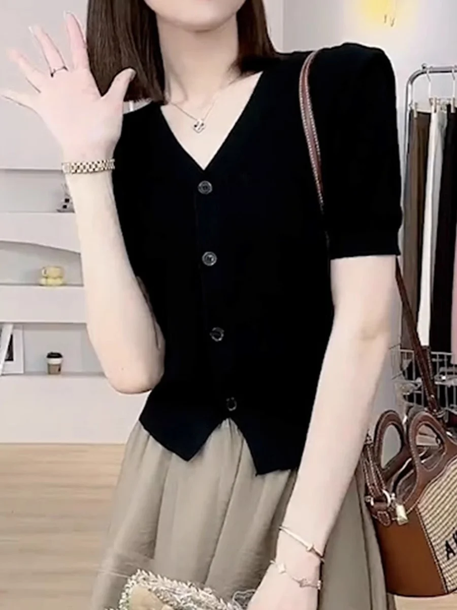 Slim Fit Short Sleeve Ice Silk Knitted Cardigan Women's Summer Black V Neck T Shirt Top Thin New 2026 Korean Style Commute Wind
Slim Fit Short Sleeve Ice Silk Knitted Cardigan Women's Summer Black V Neck T Shirt Top Thin New 2026 Korean Style Commute Wind