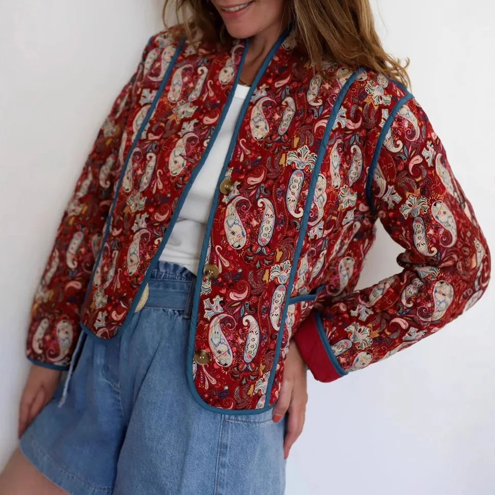 Женская хлопковая куртка с v-образным вырезом и принтом, теплая зимняя одежда в европейском и американском стиле, модная оптовая продажа одежды
Женская хлопковая куртка с v-образным вырезом и принтом, теплая зимняя одежда в европейском и американском стиле, модная оптовая продажа одежды