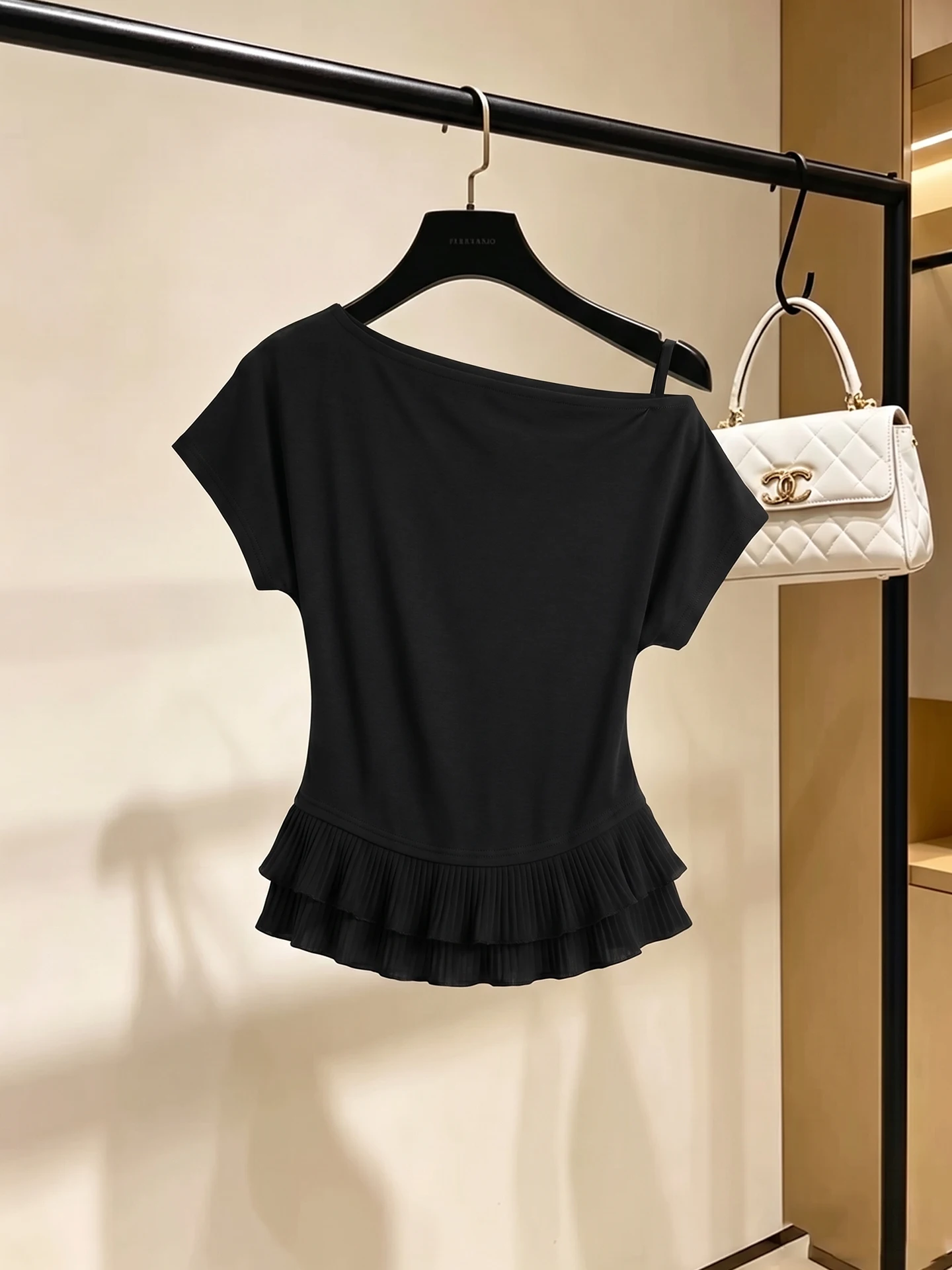 Summer 2026 Slant Shoulder Design T-Shirt Pure Color Versatile Slimming Minimalist Korean Style Short Sleeve Top Elegant
Summer 2026 Slant Shoulder Design T-Shirt Pure Color Versatile Slimming Minimalist Korean Style Short Sleeve Top Elegant