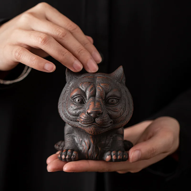 Purple Pottery Tiger Tea Pet Ornaments Handmade Jumping Knife Cover Tea Pot Cover Holder Cover Holder Tea Ceremony Accessories
Purple Pottery Tiger Tea Pet Ornaments Handmade Jumping Knife Cover Tea Pot Cover Holder Cover Holder Tea Ceremony Accessories
