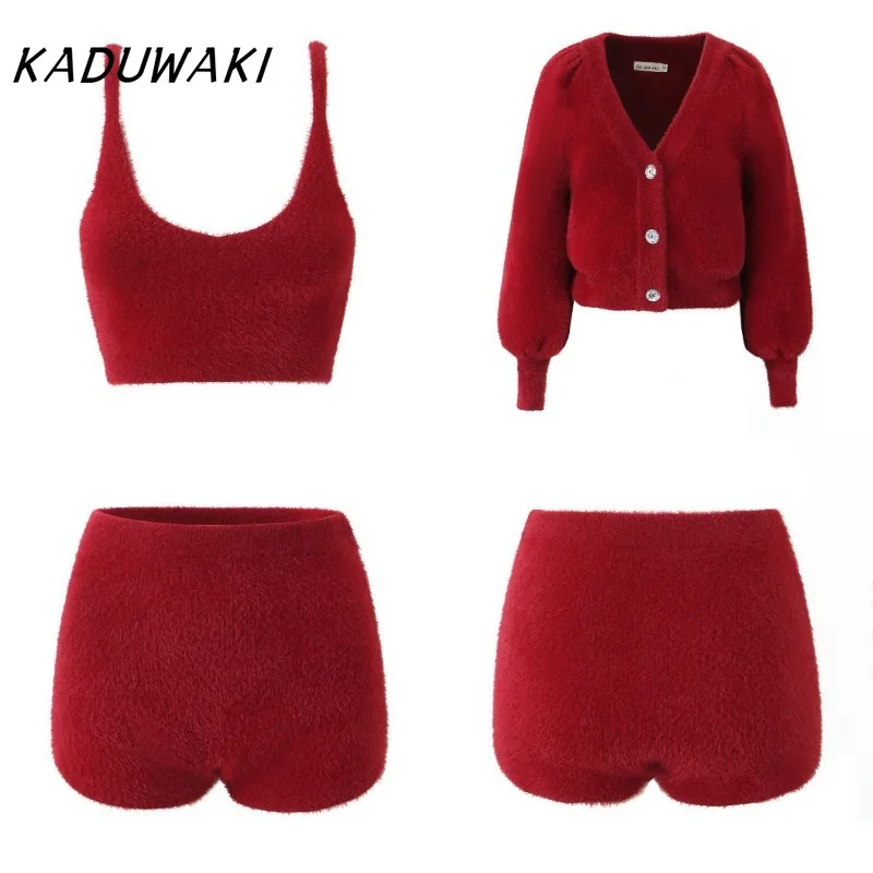 KADUWAKI Sexy Red U Collar Korea Style Cardigan Furry Single-breasted Button Tanks Vintage Shorts Knitted Set Кастюмы Для Женщин
KADUWAKI Sexy Red U Collar Korea Style Cardigan Furry Single-breasted Button Tanks Vintage Shorts Knitted Set Кастюмы Для Женщин