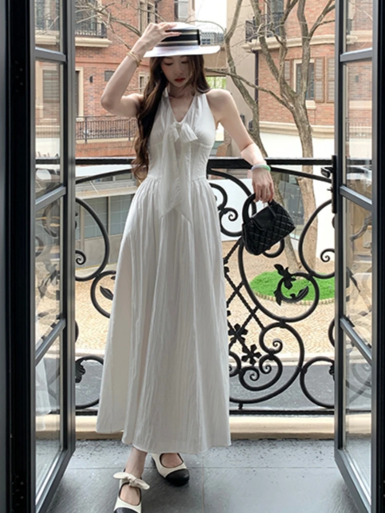 Women French Elegant White Halter Neck V-neck A-Line Dresses Sexy Backless Sleeveless Bow Lace up Evening Dress Fashion Robe
Women French Elegant White Halter Neck V-neck A-Line Dresses Sexy Backless Sleeveless Bow Lace up Evening Dress Fashion Robe