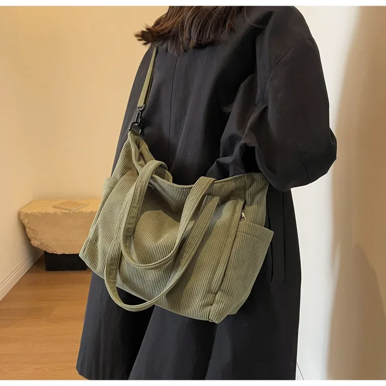 Fashionable Striped Velvet Handbag Simple Style Corduroy Shoulder Bag Solid Color Large Capacity Commuting Women's Tote Bags bag
Fashionable Striped Velvet Handbag Simple Style Corduroy Shoulder Bag Solid Color Large Capacity Commuting Women's Tote Bags bag
