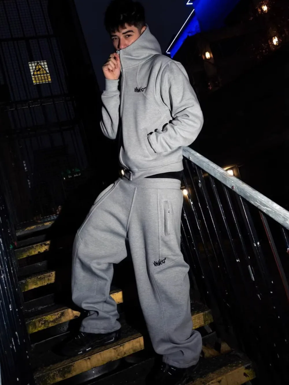 2026 New Autumn/Winter Casual Hoodie Pants Simple Retro Hip Hop American Personalized Fashion Versatile Set Street Trend Sports
2026 New Autumn/Winter Casual Hoodie Pants Simple Retro Hip Hop American Personalized Fashion Versatile Set Street Trend Sports