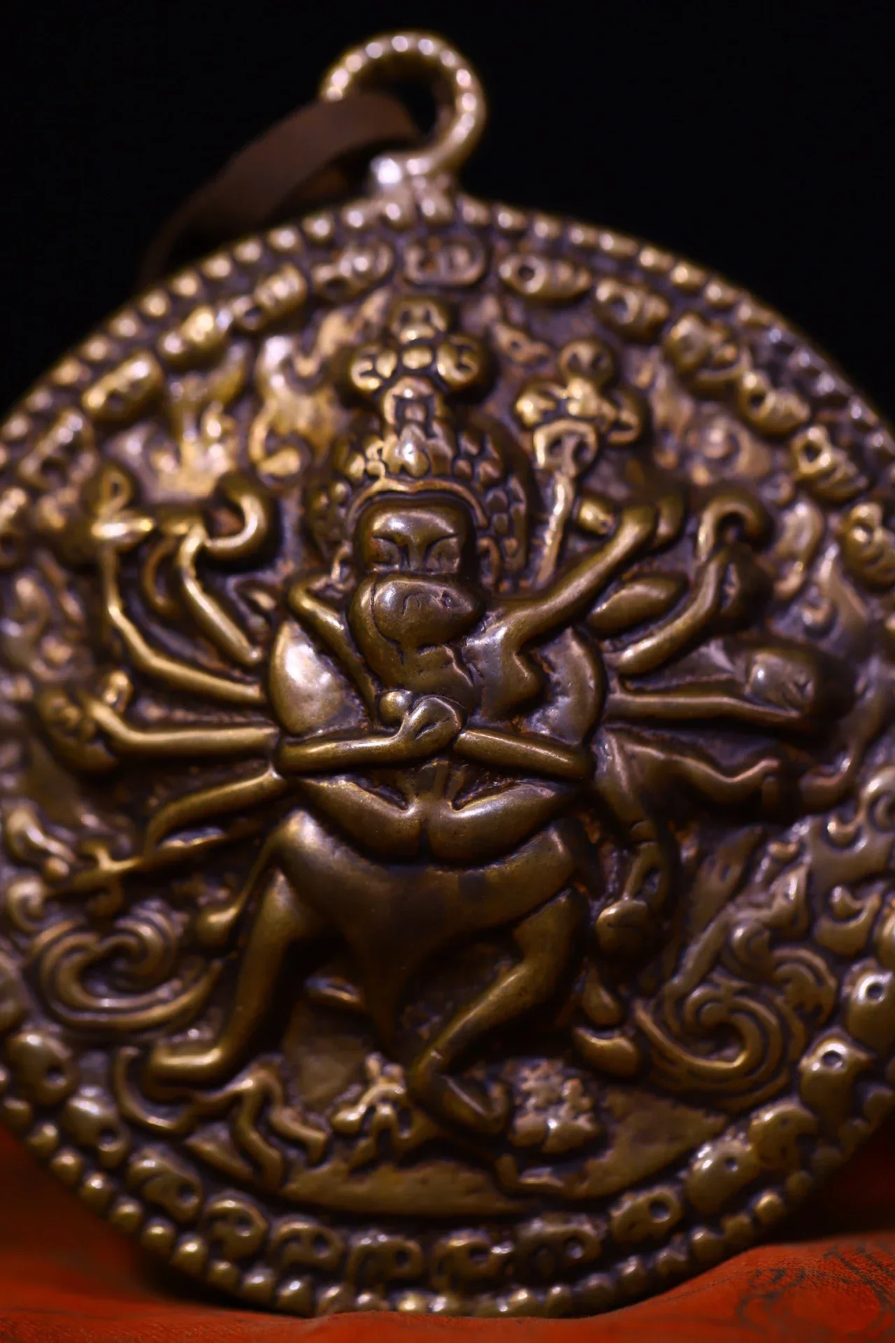 4"Tibetan Temple Collection Old Bronze Cinnabar Yamantaka Buddha Yab-Yum Buddha Card Pendant Amulet Dharam Town house Exorcism
4"Tibetan Temple Collection Old Bronze Cinnabar Yamantaka Buddha Yab-Yum Buddha Card Pendant Amulet Dharam Town house Exorcism