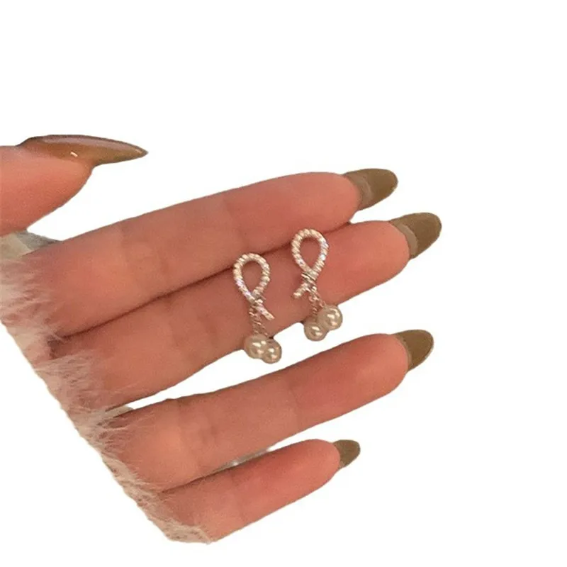 Retro Bow Pearl Tassel Stud Earrings Light Luxury Elegant Temperament Unique Fashion Women High-end Birthday Jewelry Gift
Retro Bow Pearl Tassel Stud Earrings Light Luxury Elegant Temperament Unique Fashion Women High-end Birthday Jewelry Gift