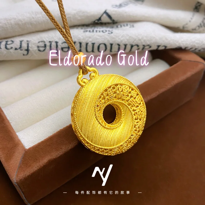 Подвеска-пряжка из настоящего золота 9999 пробы (24 карата) в китайском стиле с филигранной резьбой, полым узором и надписью «Благословение и мир» от Eldorado Gold.
Подвеска-пряжка из настоящего золота 9999 пробы (24 карата) в китайском стиле с филигранной резьбой, полым узором и надписью «Благословение и мир» от Eldorado Gold.