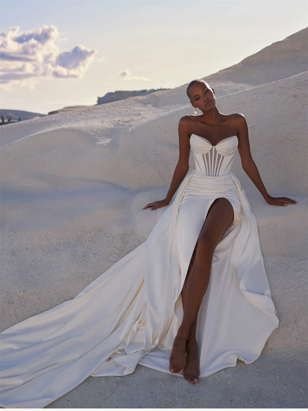 Customized Elegant Ivory Satin Wedding Dress Sexy Sweetheart Sleeveless Bridal Gowns Dreamy Straight Court Train Robe de mariée
Customized Elegant Ivory Satin Wedding Dress Sexy Sweetheart Sleeveless Bridal Gowns Dreamy Straight Court Train Robe de mariée