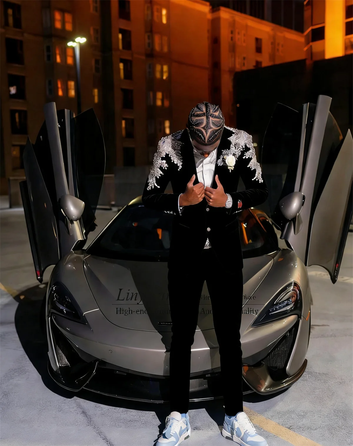 Luxury Metallic Appliques Crystals Tuxedos Men Suits 2 Pieces Wedding Groom Party Male Prom Blazers Customized Ternos Completo
Luxury Metallic Appliques Crystals Tuxedos Men Suits 2 Pieces Wedding Groom Party Male Prom Blazers Customized Ternos Completo