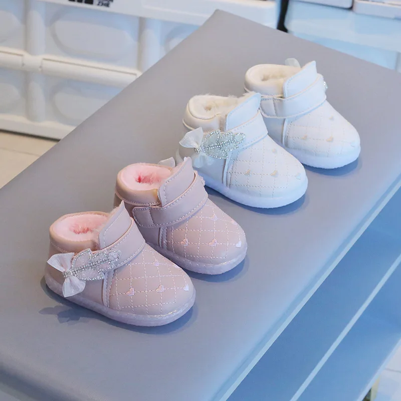 Cotton Shoes Princess Leather Shoes Thickened Warm Plush Baby Soft Soled Warm Toddler Shoes Kids Shoe for Girl Boot Winter Shoe
Cotton Shoes Princess Leather Shoes Thickened Warm Plush Baby Soft Soled Warm Toddler Shoes Kids Shoe for Girl Boot Winter Shoe
