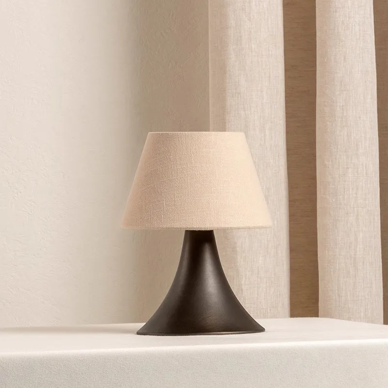 American country portable fabric desk lamp modern simple bedroom bedside decoration dimmable
American country portable fabric desk lamp modern simple bedroom bedside decoration dimmable