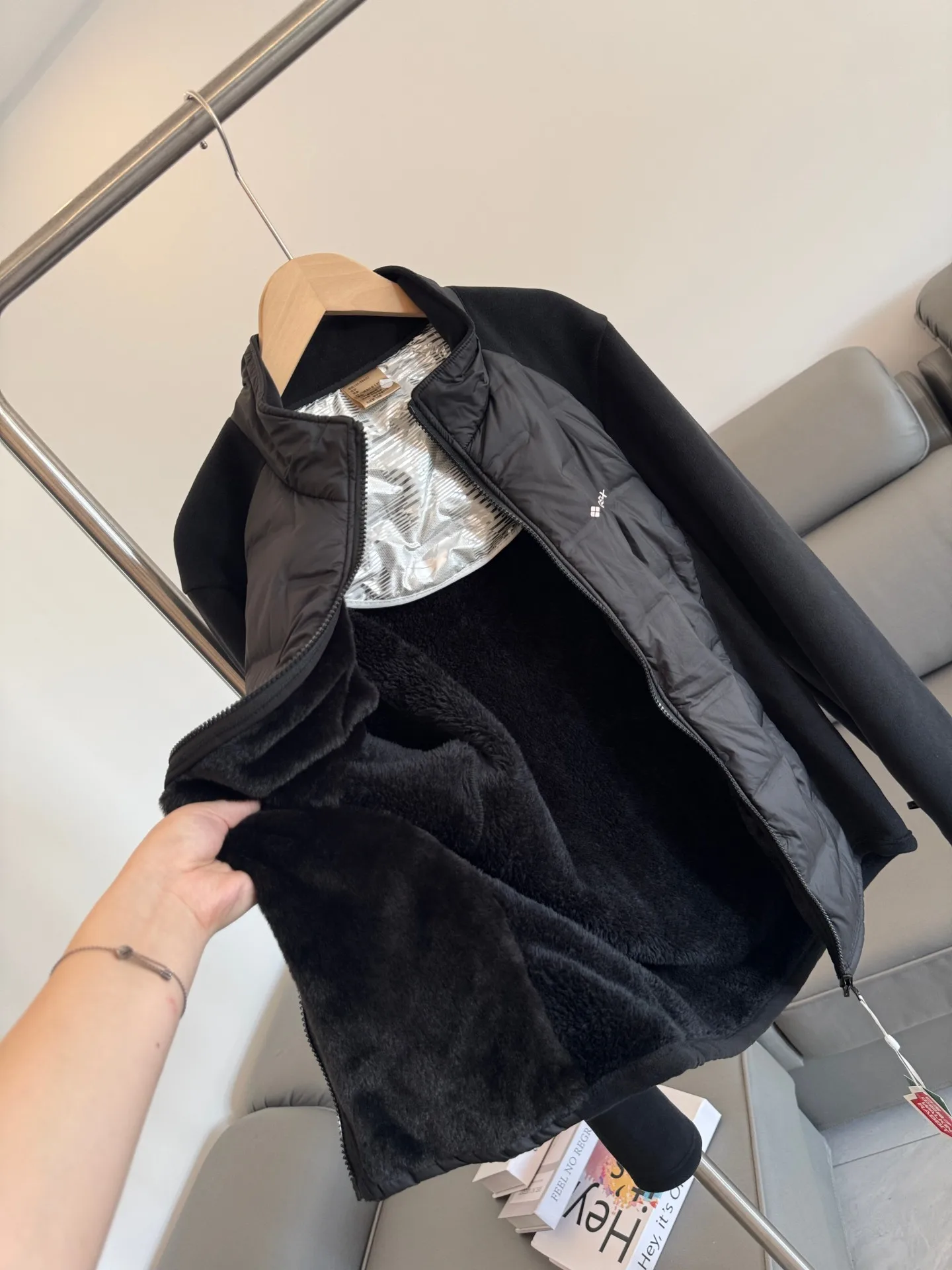 Мужская демисезонная куртка для активного отдыха с флисовой подкладкой, теплая, с наполнителем из пуха, повседневная, с воротником-стойкой, из полиэфирного волокна
Мужская демисезонная куртка для активного отдыха с флисовой подкладкой, теплая, с наполнителем из пуха, повседневная, с воротником-стойкой, из полиэфирного волокна