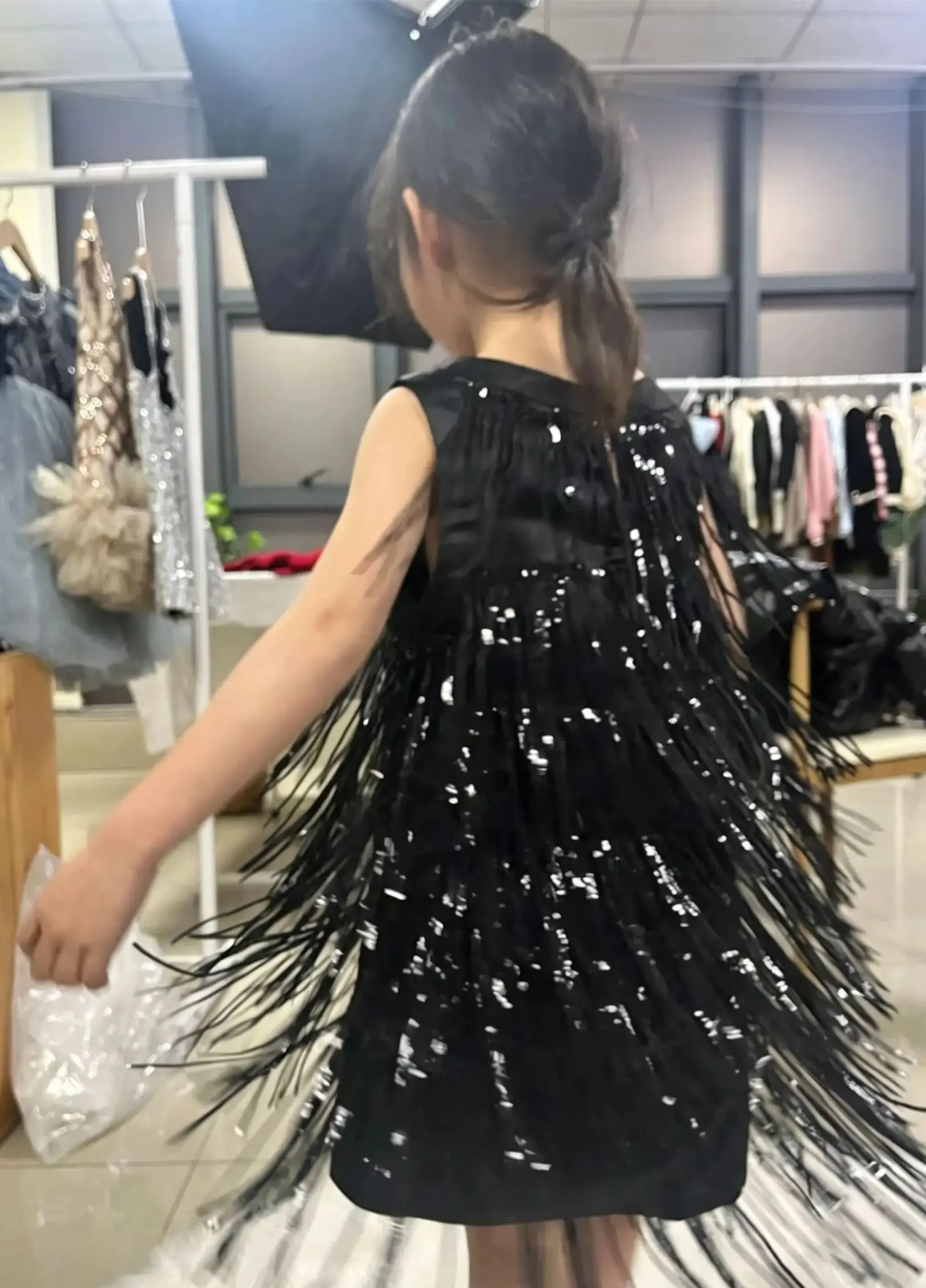 Elegant Flower Girl Dresses for Wedding Sleeveless Sequins Knee Lenght Puffy Kids Birthday First Communion Ball Gown Custom
Elegant Flower Girl Dresses for Wedding Sleeveless Sequins Knee Lenght Puffy Kids Birthday First Communion Ball Gown Custom