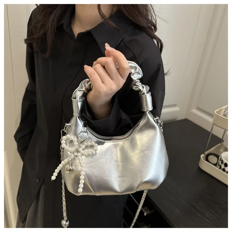 New Fashion Women's Handbags Underarm Bags Pleated Handle Design Ladies Pearl Bow Handbag Shoulder Crossbody Bag
New Fashion Women's Handbags Underarm Bags Pleated Handle Design Ladies Pearl Bow Handbag Shoulder Crossbody Bag