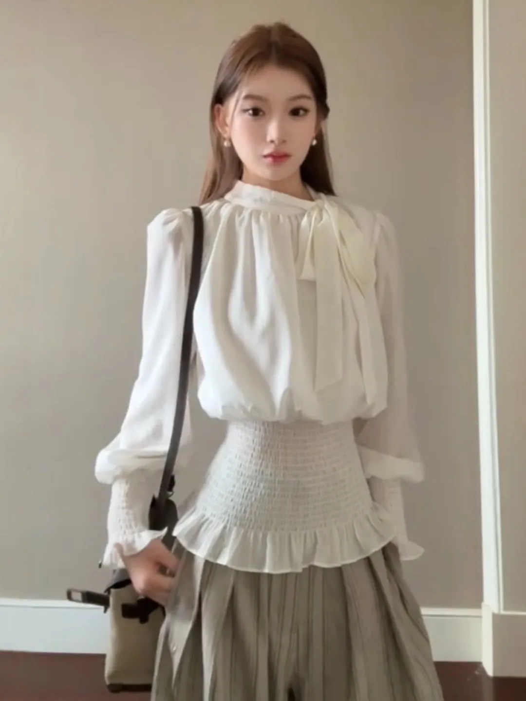 Elegant White Knot Long Sleeve Shirt Women's Early Spring Sensation Waist Cinching Chiffon Top Intellectual Generou...
Elegant White Knot Long Sleeve Shirt Women's Early Spring Sensation Waist Cinching Chiffon Top Intellectual Generou...