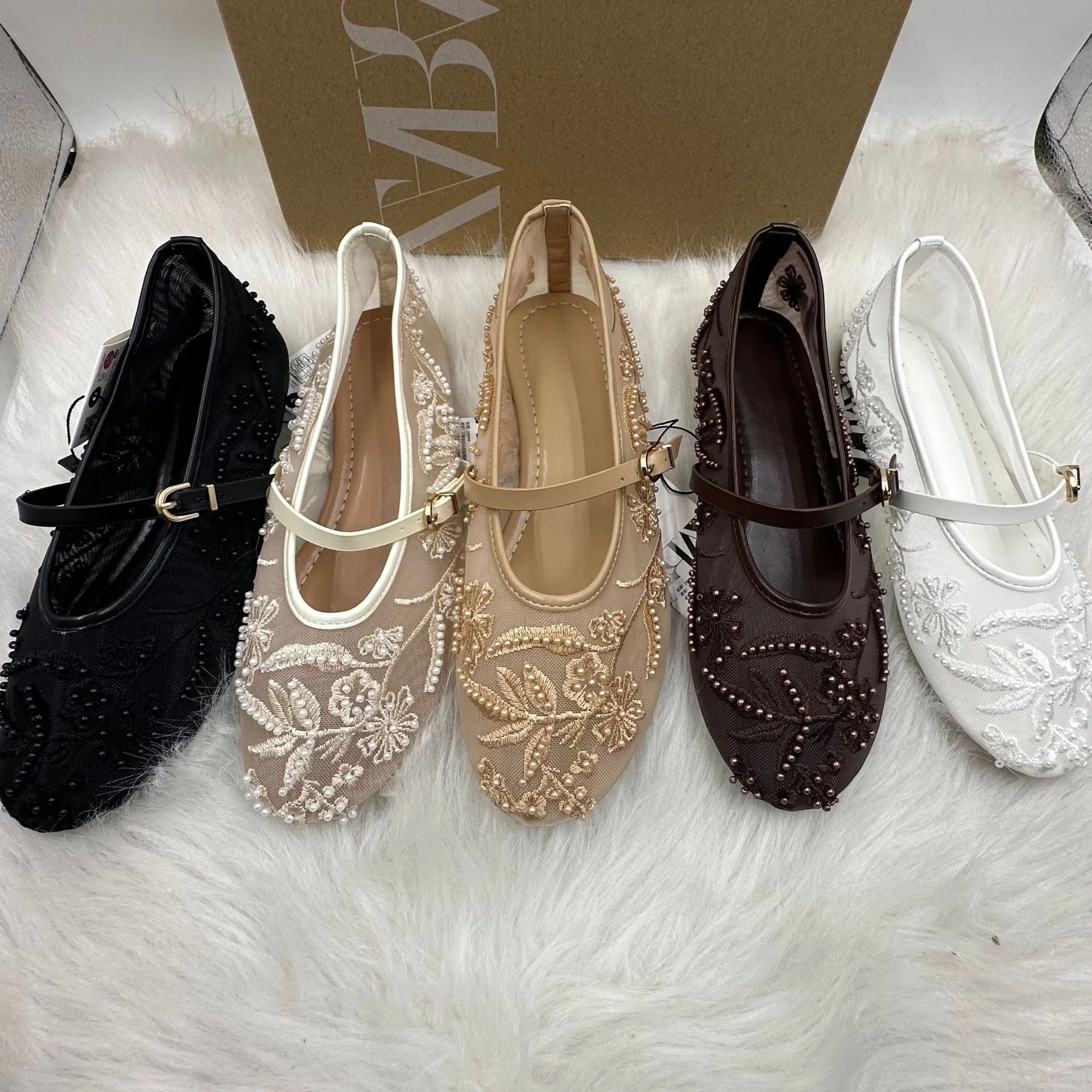 2026 New Women Mary Jane Flats Shoes Elegant Mesh Embroidery Pearl Beaded Ballet Flats Comfortable Round Toe Buckle Strap Casual
2026 New Women Mary Jane Flats Shoes Elegant Mesh Embroidery Pearl Beaded Ballet Flats Comfortable Round Toe Buckle Strap Casual