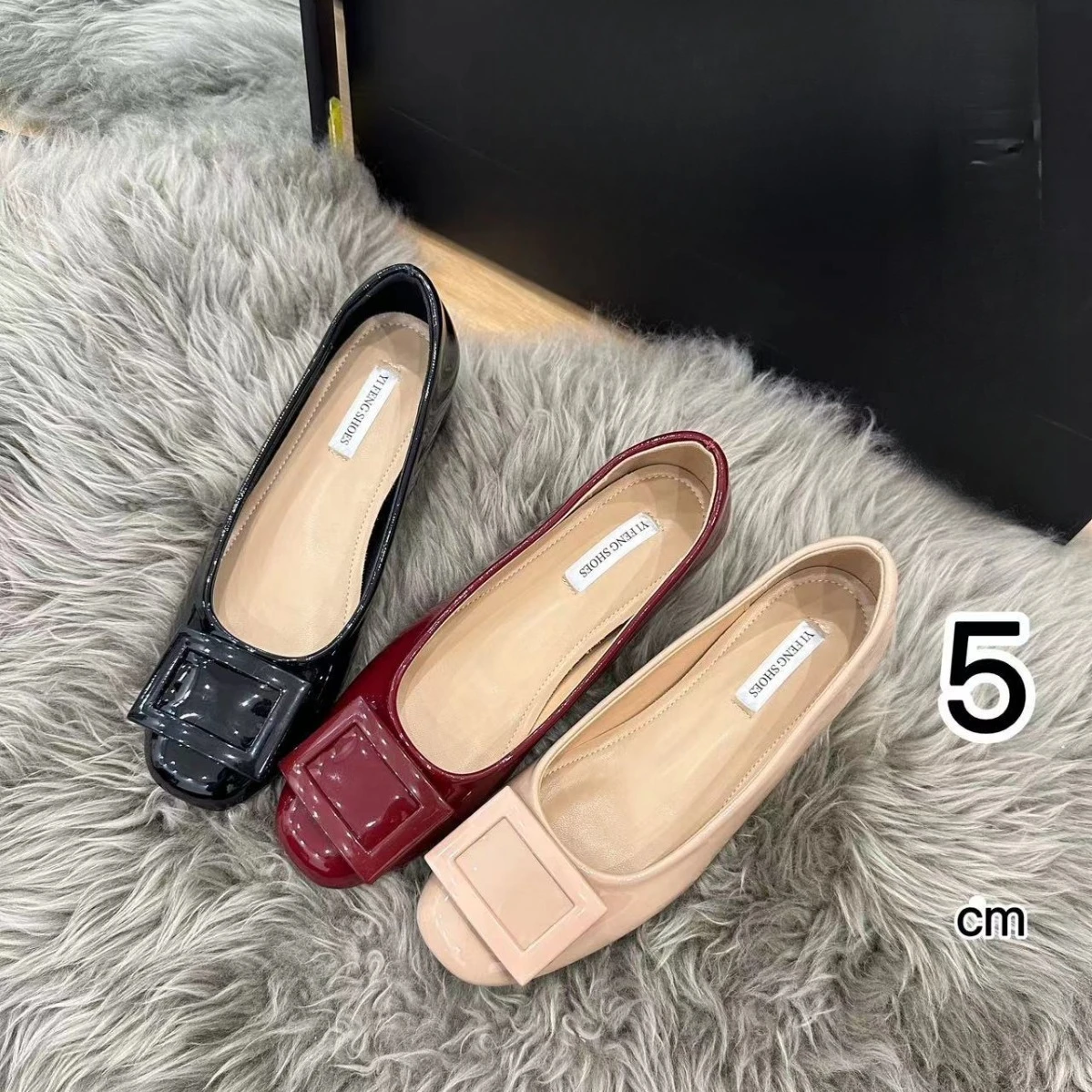 Women's Elegant Round Toe Low Cut Slip On Flats 5cm Internal Heightening Classic Square Buckle Soft Patent Leather Office Shoes
Women's Elegant Round Toe Low Cut Slip On Flats 5cm Internal Heightening Classic Square Buckle Soft Patent Leather Office Shoes