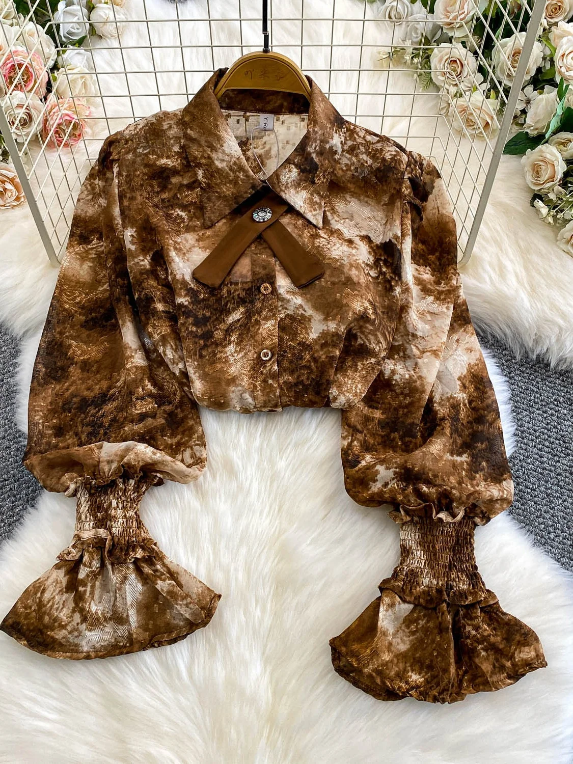 Ele Knot Turn-down Collar irt Women's Retro Slimming Bell Sve Top Watercolor Print Casual Faion Autumn Wear
Ele Knot Turn-down Collar irt Women's Retro Slimming Bell Sve Top Watercolor Print Casual Faion Autumn Wear