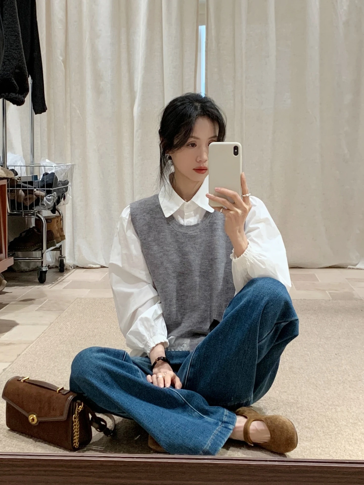 Корейский модный зимний комплект из двух предметов: рубашка с воротником-стойкой и длинными рукавами, брюки с высокой талией для женщин
Корейский модный зимний комплект из двух предметов: рубашка с воротником-стойкой и длинными рукавами, брюки с высокой талией для женщин