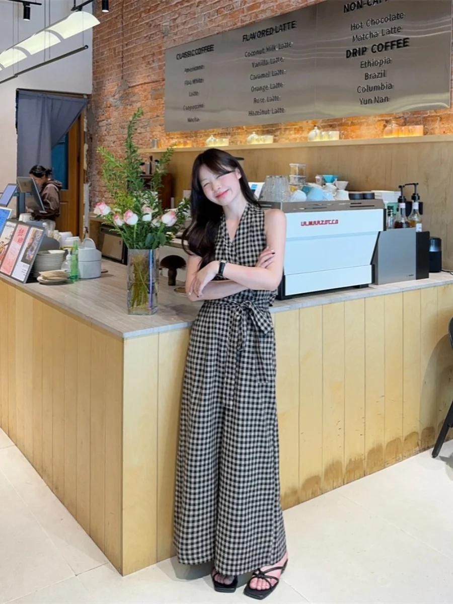 Retro Checkered Vest And High Waist Loose Leg Pants Women's Summer Casual Outfit Two Piece Set V Neck Long Pants Fashionable
Retro Checkered Vest And High Waist Loose Leg Pants Women's Summer Casual Outfit Two Piece Set V Neck Long Pants Fashionable