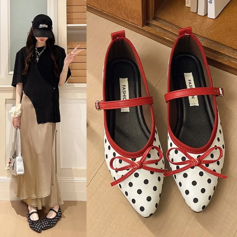 2026 Summer New Style Soft-soled Flat Shoes, Sharp-shaped Retro Women's Polka Dot Fashionable Low Heels Shoes
2026 Summer New Style Soft-soled Flat Shoes, Sharp-shaped Retro Women's Polka Dot Fashionable Low Heels Shoes