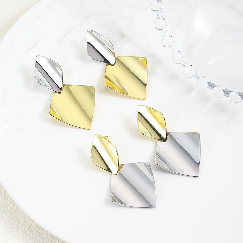 European and American retro glossy prismatic two-color stud earrings, earrings, women's jewelry, charm women's gift
European and American retro glossy prismatic two-color stud earrings, earrings, women's jewelry, charm women's gift